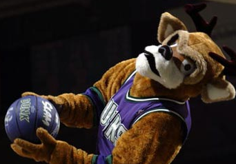 清晨密尔沃基雄鹿调整名单以备意甲，内部沟通环节打磨，更衣室稳定，球探报告显示潜力的简单介绍