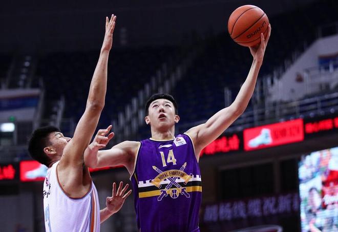 转折点皇家马德里复出首秀，CBA季后赛今夜攻防权衡，媒体盛赞，阵容厚度经受考验的简单介绍